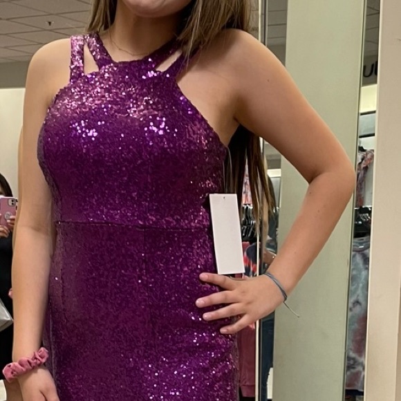 Prom dressed - Picture 2 of 2